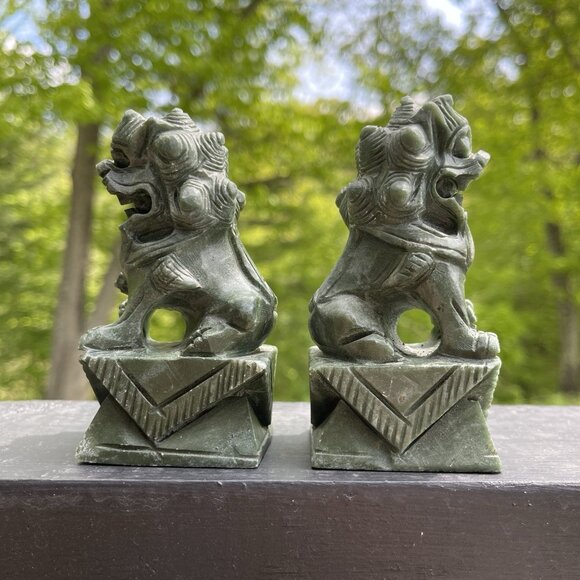 VINTAGE GREEN COLOR HAND CARVED STONE FOO DOGS LION SET OF Two 4" FIGURES - Picture 5 of 12